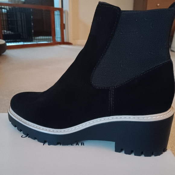 NWOT Dolce Vita Hasa Platform Ankle Boots, Size 7.5, Black Suede - Picture 3 of 6